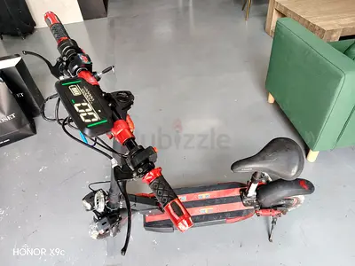 Aster Red electric scooter with display and foldable system, in brand new condition