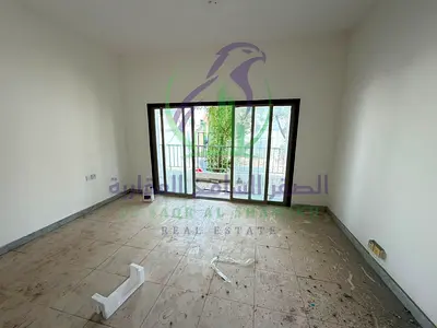 طابق أرضي بفيلا 3 غرف وصالة ومدخل خاص وحوش واسع في الناصرية الشارقة ومدخل خاص للباركينج يسع سيارتين