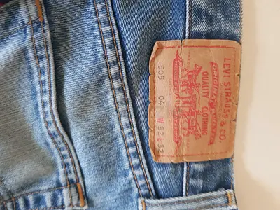 Jeans - LEVIS, Size 32 (Light Blue) - HURRY Dhs.25 only