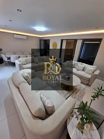 فخامة استثنائية | تاون هاوس بتصميم عصري ومُحدَّث بالكامل (3 غرف نوم + غرفة خادمة + مجلس) | مزايا المنزل الذكي | موقع متميز