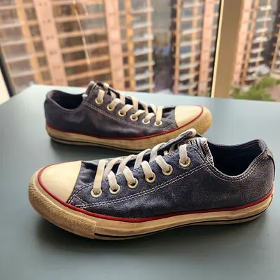 Converse navy canvas low-top sneakers (size 39)