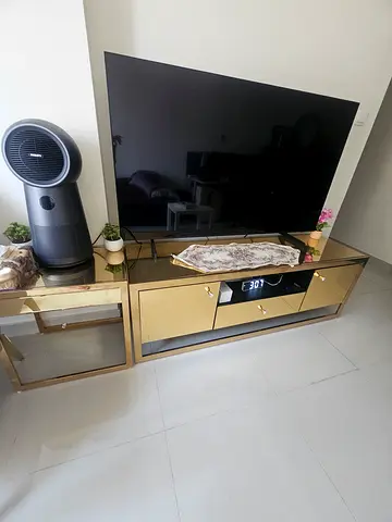 Golden and élégant Tv stand