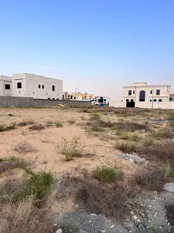 للبيع ارض بموقع مميز