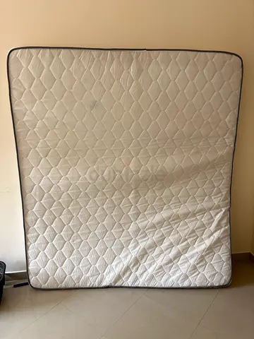 Queen size mattress - good condition, lightly used
