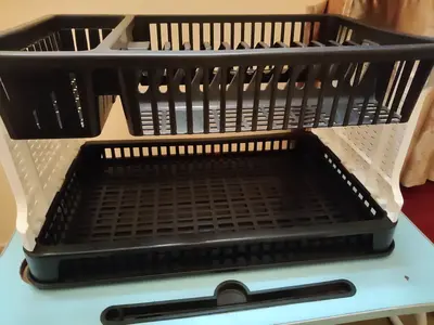 Foldable dishrack with drainage hole