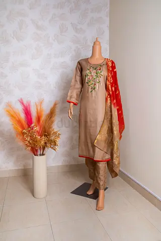 Selling two mannequins barely used in a very good condition, white in color and beige with head