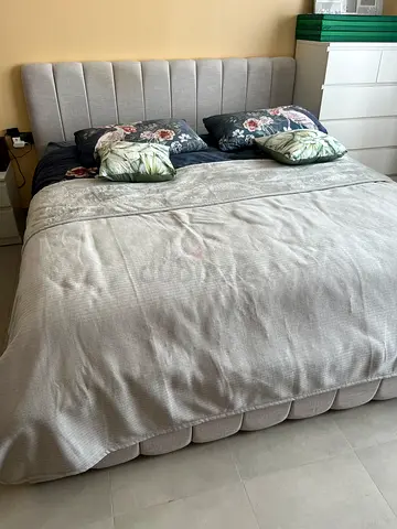 Kingsize bed with mattress