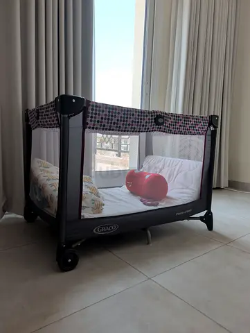 Graco Pack 'n Play / Baby Playpen - Good Condition (( can close and open ))