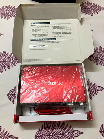 Focusrite Scarlett 2i4 (2nd Gen) – Like New