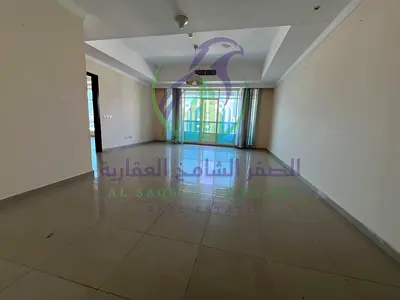 شقة ثلاث غرف وصالة للإيجار السنوي في التعاون الشارقة مساحات واسعة جدًا غرفتان ماستر أربع حمامات مطبخ مفتوح تكييف وجيم مجاني