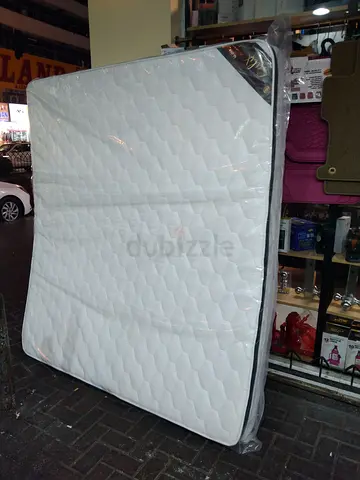 King size mattress 180x200cm with top memory foam. Same day delivery available