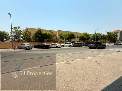 HOT OFFER LUXURY SHOP WITH WASHROOM READY TO MOVE VERY PRIME LOCATION SCHOOL AREA READ TO MOVE EASY PAYMENT PLAN JUST 81k