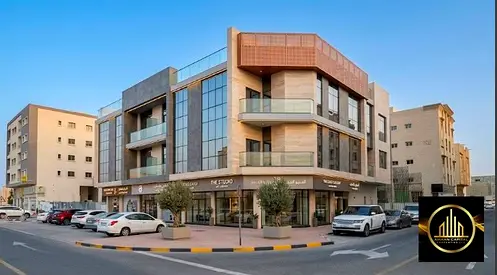 بنايه سكني تجاري كورنر شارعين (G+2)عمر 5 سنوات للبيع تملك حر للجميع