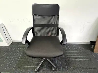 Standard office chair at throwaway price