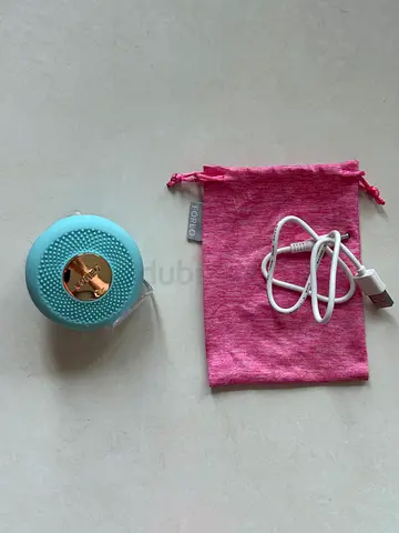 FOREO Luna Portable Facial Mask enhancer with USB Cable