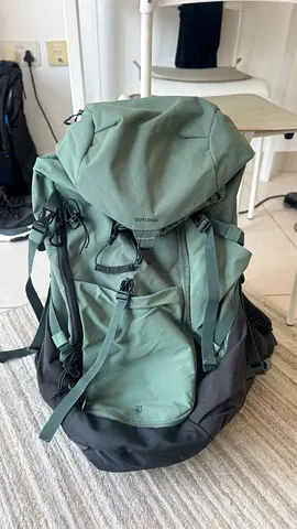 Quechua 30L Hiking Backpack – excellent Condition