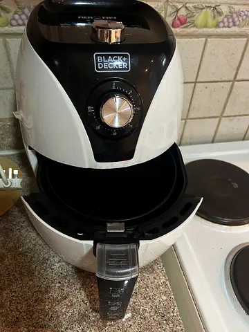 AIR-FRYER black+ decker brand for sale!!