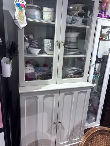 Crockery cabinter