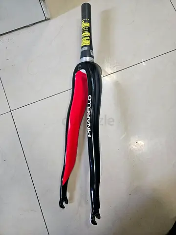 Pinarello full carbon fork, wheel brake mounting