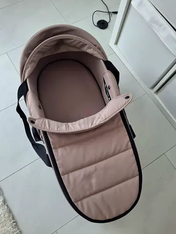 Yoyo newborn pack + bassinet stokke