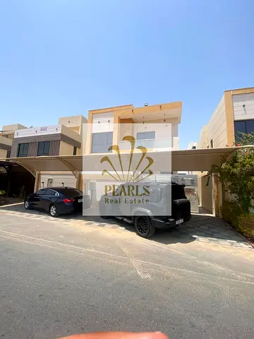 فيلا فاخرة بالياسمين، 5 غرف ماستر، مجلس وصالة، مسبح خاص، حوش داخلي وموقف 3 سيارات، مساحة 3335 قدم²، موقع مميز.