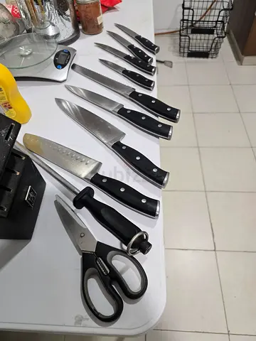 10-piece Kitchen Knife Set with Scissors and Peeler - Good Condition
