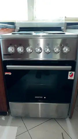 URGENT SALE: 4-Burner Gas Cooker with Oven - Good Working Condition
