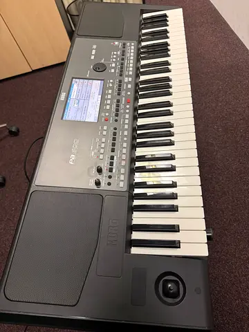 Korg pa600 keyboard + 800/- aed worth indian library