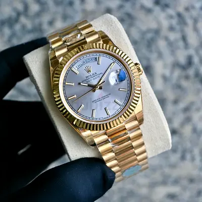 This is a Rolex Day-Date 40 in 18 ct yellow gold featuring a distinctive flute