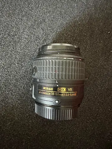 Nikon AF-S DX Nikkor 18-55mm f/3.5-5.6G VR II Lens (Used)