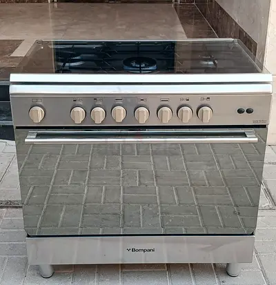Bompani gas cooker italian brand, with 5 burners, regarding its condition working all good.