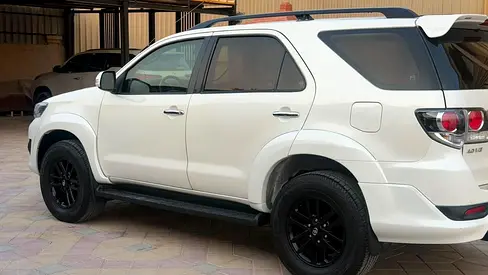2015 Toyota FORTUNER — фото 3