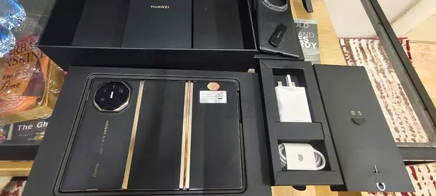 Huawei Mate Xs 2 (Foldable) with Original Box and Charger - Good Condition