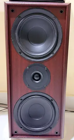 Pair of vintage wooden bookshelf speakers — brand Status model 120 8ohms 100Watt each