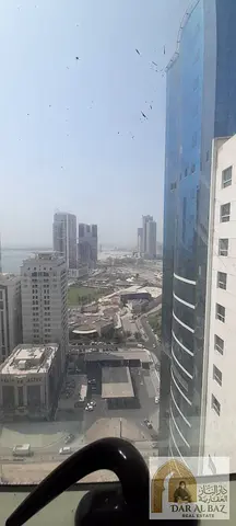 شقه للايجار السنوي بالتعاون علي الشارع اطلاله بحريه الشقه غرفتين مع موزع قريب من دوار التعاون وقريب نستو 2حمام مع بلكونه خزائن بالحائط