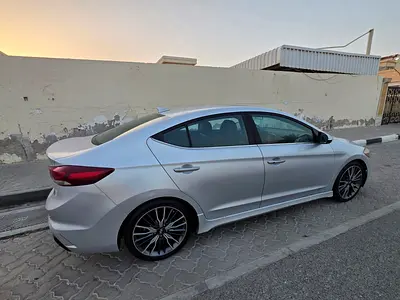 2018 Hyundai ELANTRA 照片 2