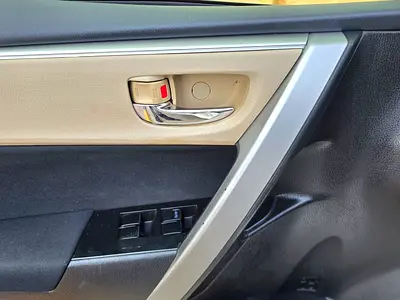 2015 Toyota COROLLA 照片 13