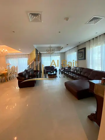 Villa for rent in Al-Mustadam, Al-Rahmaniya, on a corner street, with parking in front and a walkway at the back.