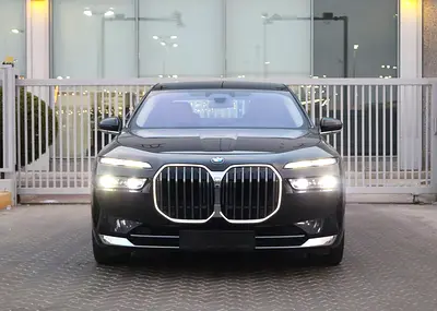 BMW 7-Series 735i 2025 GCC Specs - Original Paint - Under Warranty-1