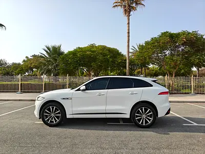 صورة 11 لـ 2017 Jaguar F-PACE