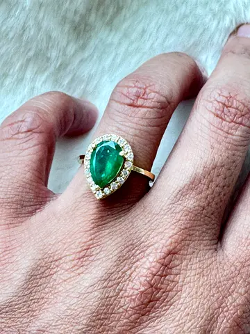 18K Ring with Complete Certificate