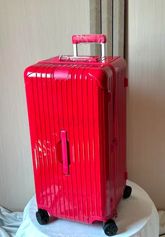 Rimowa trunk size red