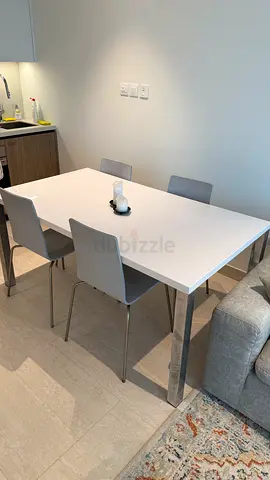 White modern dining table with 4 chairs - good condition