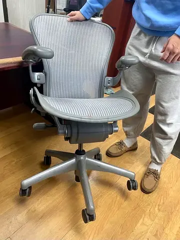 Herman miller Aeron size B fully loaded