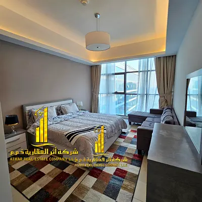 أفخم غرفة وصالة مع بلكونه اطلاله مفتوحه الشقه مفروشه بالكامل فرش جديد راقي جدا بموقع مميز جدا شامله جميع الخدمات مع جيم، مسبح، باركينج خاص