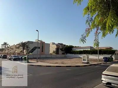 بسعر لقطة / امتلك الان أرض زاوية في شرقان / إطلالة مفتوحة على شارعين / موقع استثنائي لمسكن فاخر