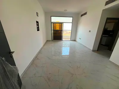 شقة جديدة اول ساكن _ بلكونة باطلالة مفتوحة _ غرفة ماستر _ سهل المخرج لدبي