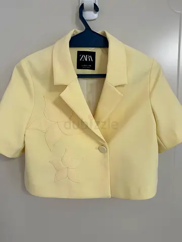 Zara women's cream cropped blazer, size M