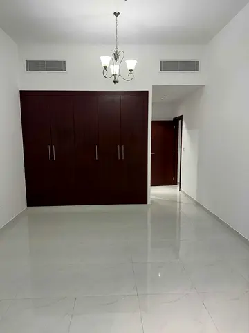 // READY TO MOVE IN // SPACIOUS 1-BEDROOM APARTMENT // PRIME LOCATION NEAR BURJUMAN & ADCB METRO //