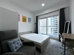 Private Room with Balcony for a Lady